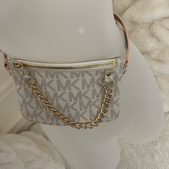Michael Kors MK Signature Belt Bag - Picture 5 of 5